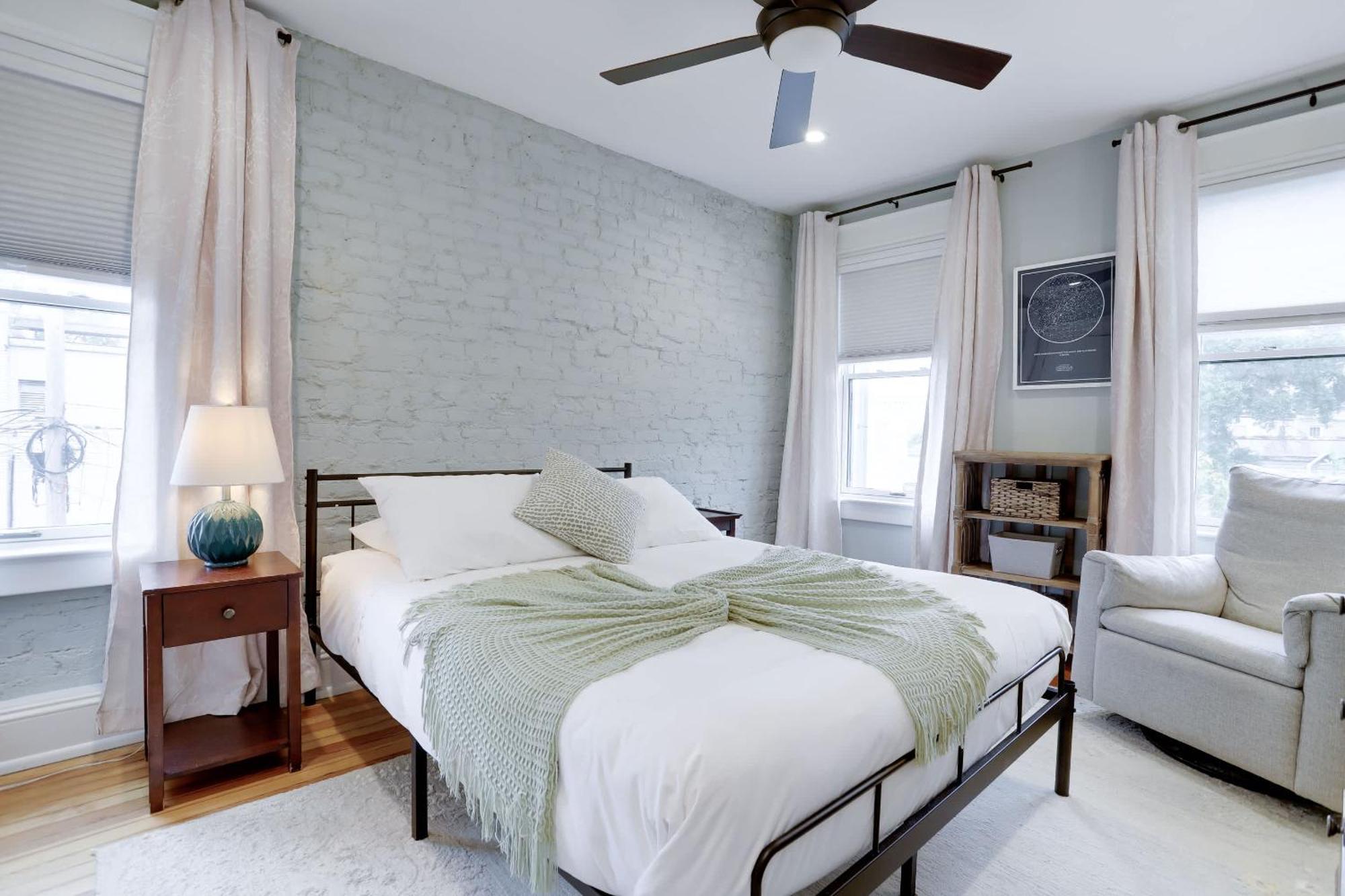 Sojourn's Capitol Hill Charmer Superb For Families Holiday home *