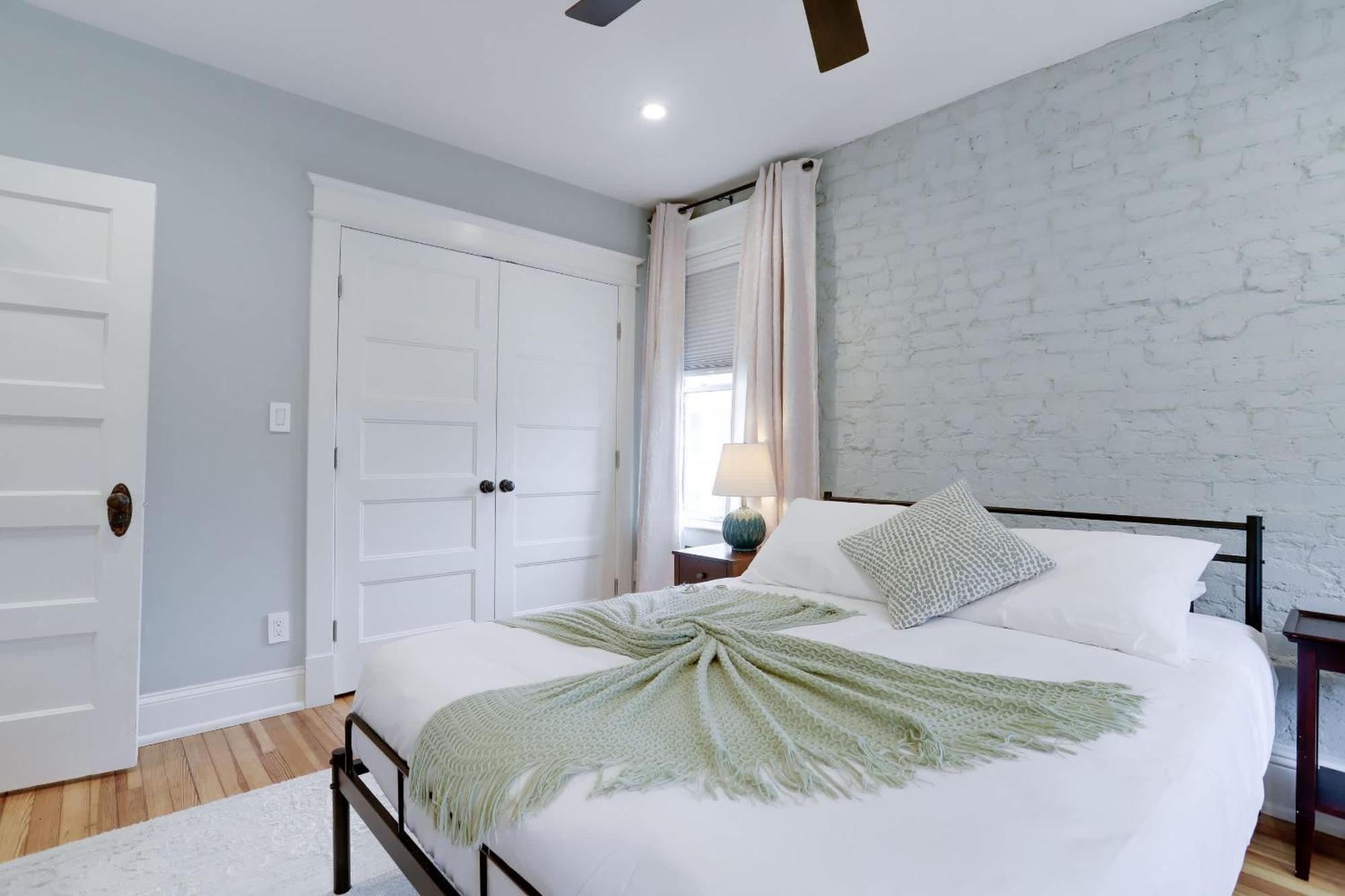Sojourn's Capitol Hill Charmer Superb For Families Сasa de vacaciones Washington