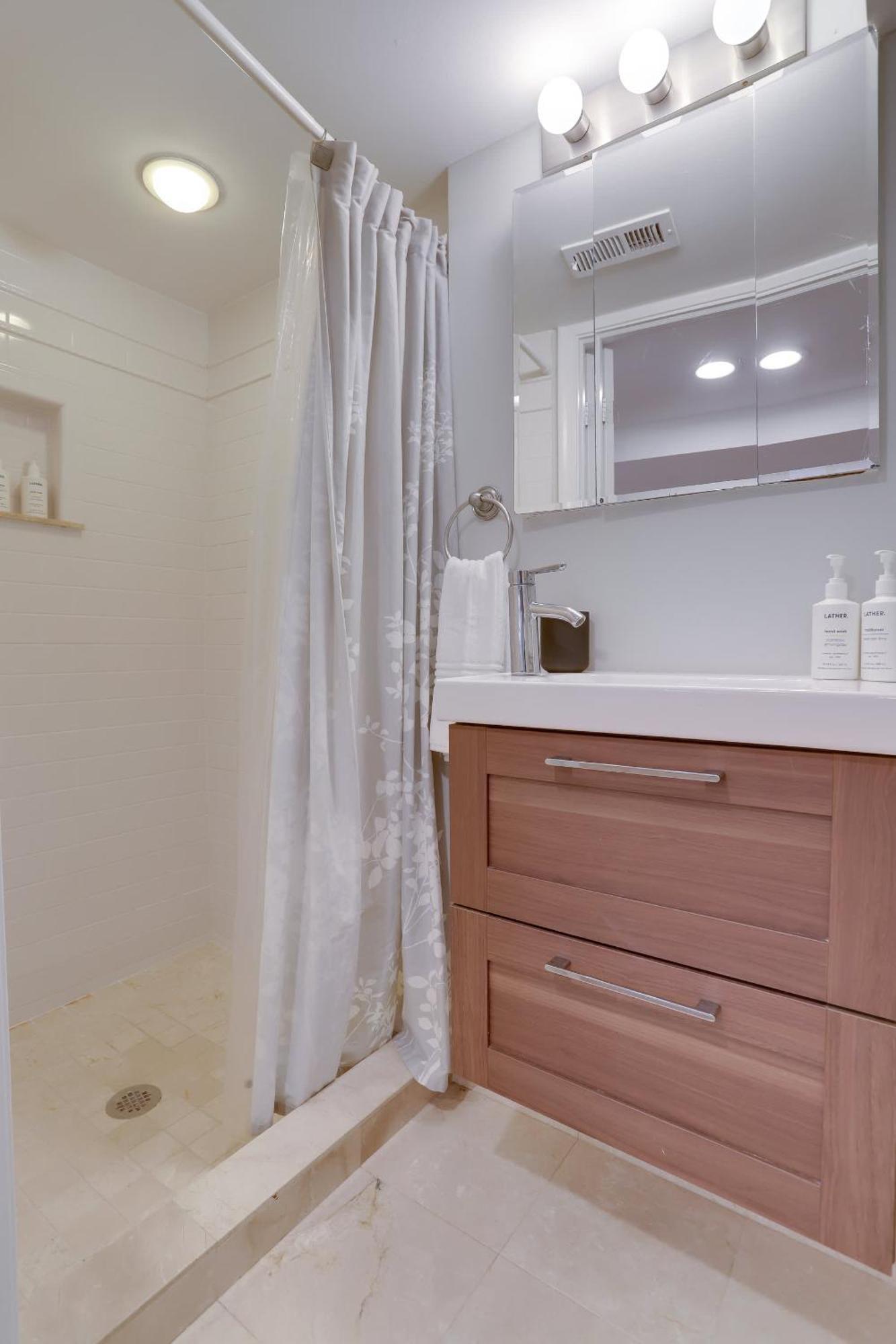 Sojourn's Capitol Hill Charmer Superb For Families Holiday home *